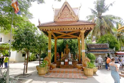 killing field of Wat Thmei, Cambodia tours packages