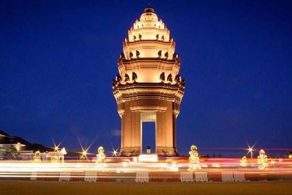 the Independence Monument , Cambodia Tours vacations