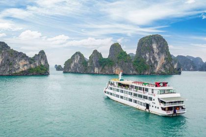 Halong-Bay-Cruise-Vietnam-Cambodia-tour