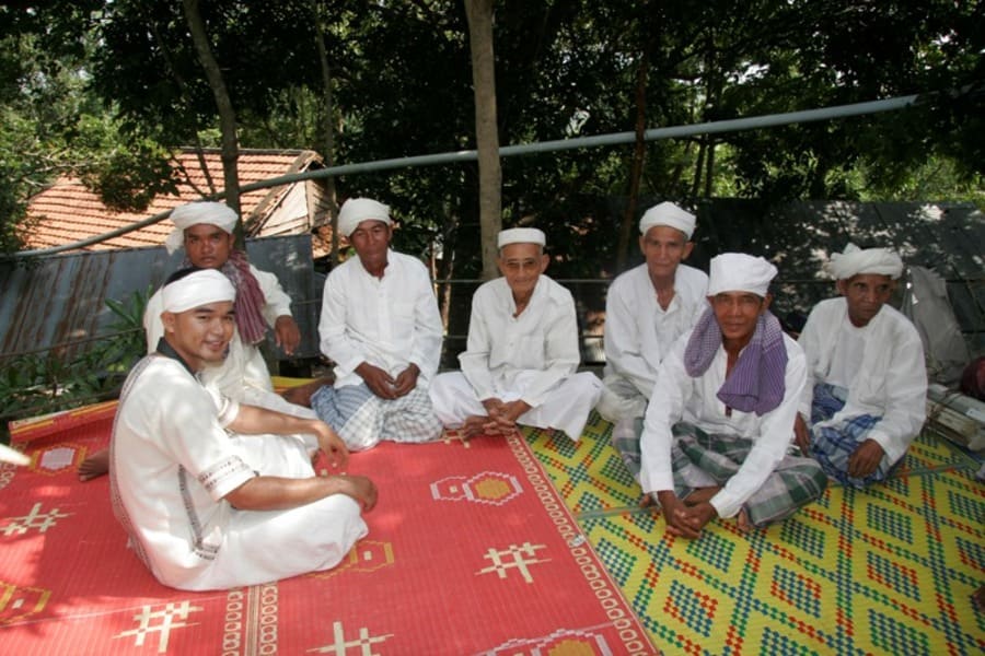 Cham People in Cambodia with go cambodia tours (1)