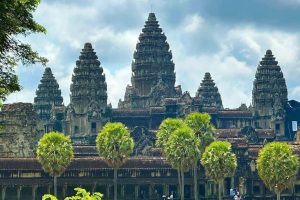 Khmer Empire travel with go cambodia tours (1)