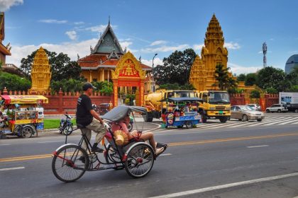 go on Phnom Penh tour 8 days